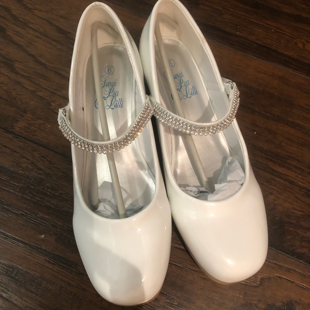 EUC Communion, Confirmation or dressy white patent leather girls shoes